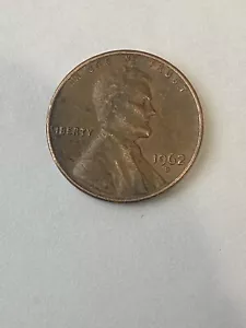 1962 D Lincoln Penny with Error on Top Rim L in Liberty, IN GOD WE TRUST - Picture 1 of 2