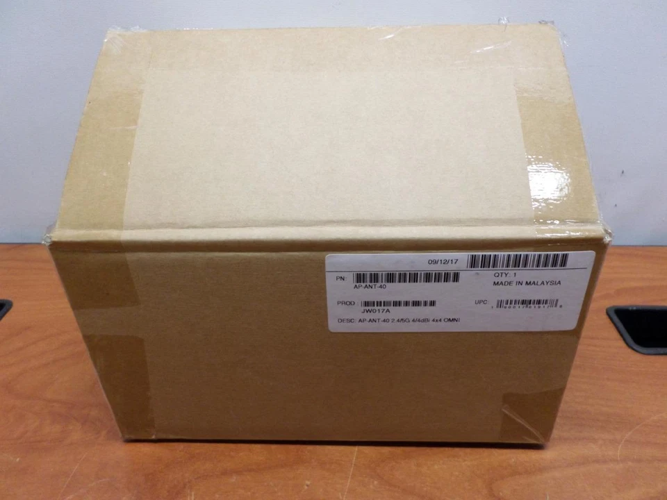 Laird CMQ23496 Omni Directional Ceiling Mount Antenna 2.5/5G AP-ANT-40 JW017A - Image 1 of 1