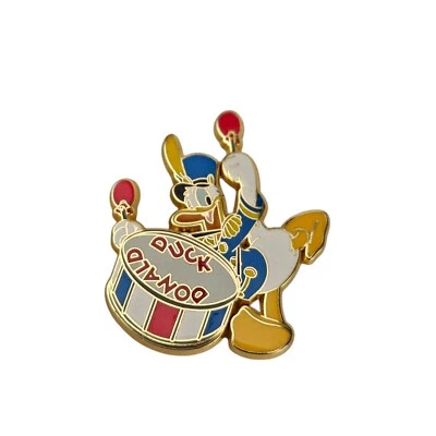 Prendedor comercial Disney Store 12 meses de magia banda de marcha tambor del pato Donald 2002 Foto 1 de 3