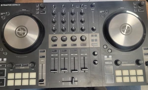 Native Instruments Traktor Kontrol 4 Channel DJ Controller - Picture 1 of 11