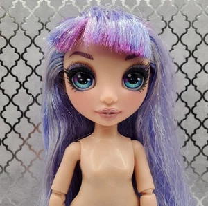 Pelo púrpura sauce violeta alto arco iris, flequillo. Muñeca de moda articulada - Imagen 1 de 4