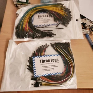 Nuevos cables de puente de tabla de pan de tres patas nunca usados 120+ piezas F/F varios colores - Imagen 1 de 6