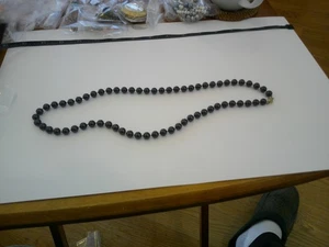 Hermoso collar de cuentas redondas negro oscuro - Imagen 1 de 7