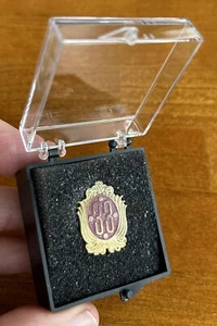 Disney Club 33 Disneyland Logo Badge Boxed Pin - Picture 1 of 4