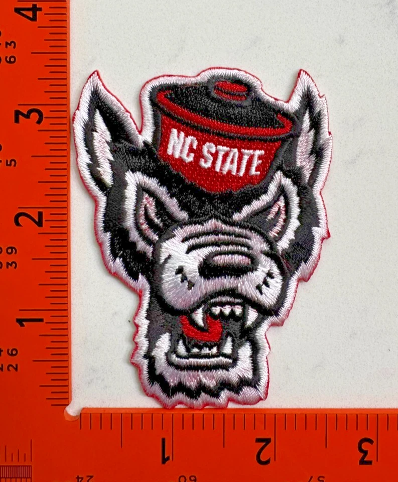 Parche bordado de hierro NCSU NC North Carolina State Wolfpack Foto 1 de 1
