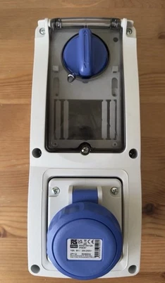 RS Pro IP67 Blue Surface Mount 2P + E Vertical Socket - Image 1 of 4