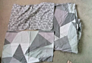 KING SIZE DUVET SET, - GREY SHADES TRIANGULAR PATTERN. PRE OWNED.COVER & P.CASES - Picture 1 of 6