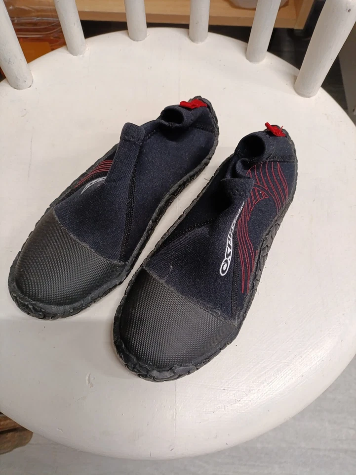 Osprey Water Shoes Size 3 - Image 1 of 4