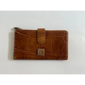 Cartera Dooney & Bourke Denison con Solapa Cuero Marrón Dinero Antiguo Silencioso Lujo  - Imagen 1 de 16