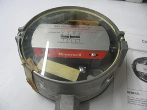 NEU HONEYWELL C437G-1023 DRUCK SW SPST OFFEN AUF STEIGEN 0,5-3,5KMM H2OI Q0388 - Bild 1 von 3
