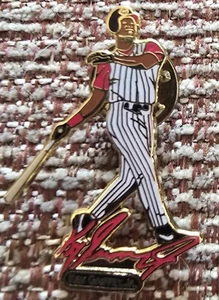 KEN GRIFFEY JR CINCINNATI REDS Player Signature Lapel Pin - Picture 1 of 2