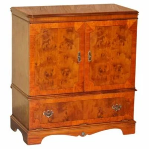 STUNNING BURR YEW WOOD TV MEDIA CUPBOARD DESIGNED TO HOUSE TELEVISION & BOXES - Picture 1 of 12