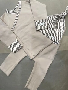 Unisex baby layette set - Picture 1 of 2