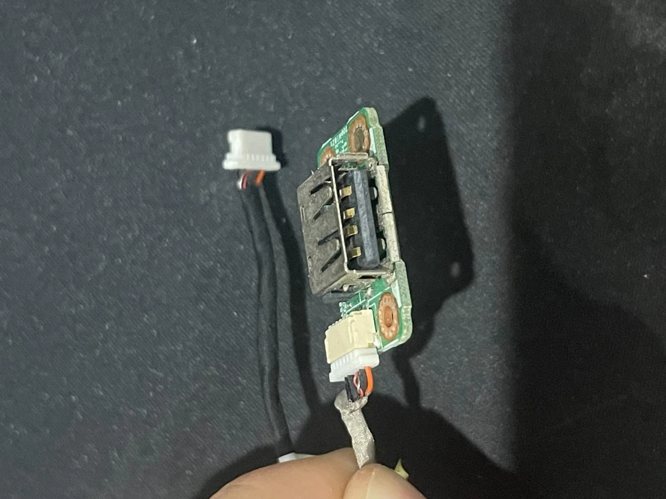 Scheda USB originale Acer Iconia Tab W500 – porta USB con cavo e connettore - Immagine 1 di 1