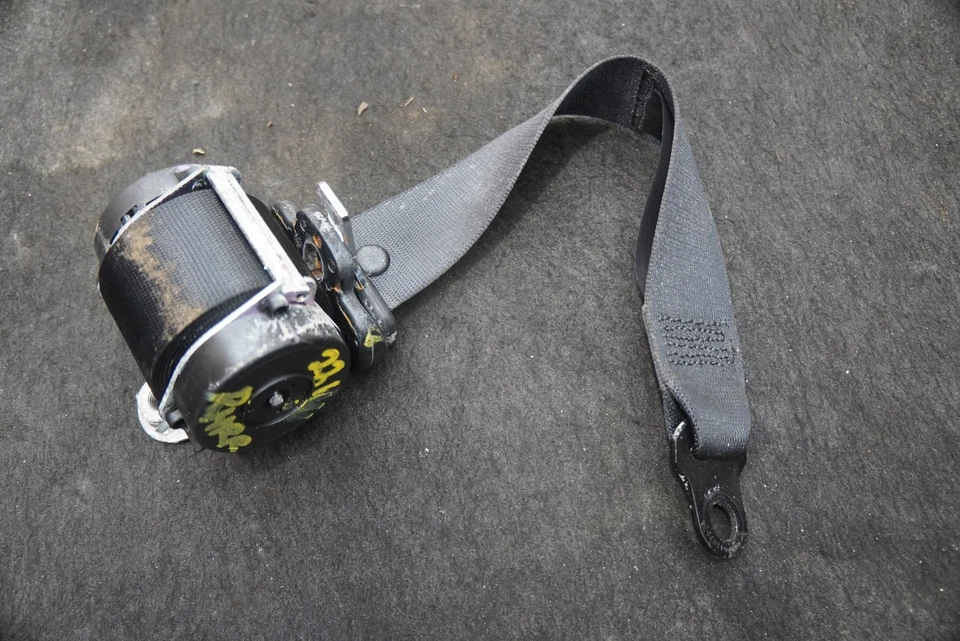 Cinturón de seguridad trasero derecho retractor negro cupé 99780303603 Porsche 911 997 1999-2013 Foto 1 de 4