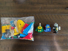 Lot of 4 SpongeBob LEGO Sets 3815, 3816, 3833 and 3834 Complete no boxes or inst