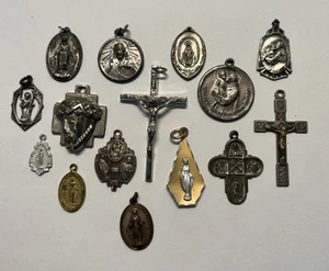 Sortiment religiöser Anhänger, Hl. Antonius, Hl. Christophorus usw. - Bild 1 von 6