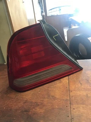 Luz trasera lado del conductor para Suzuki Verona 2004 2005 2006 Foto 1 de 4