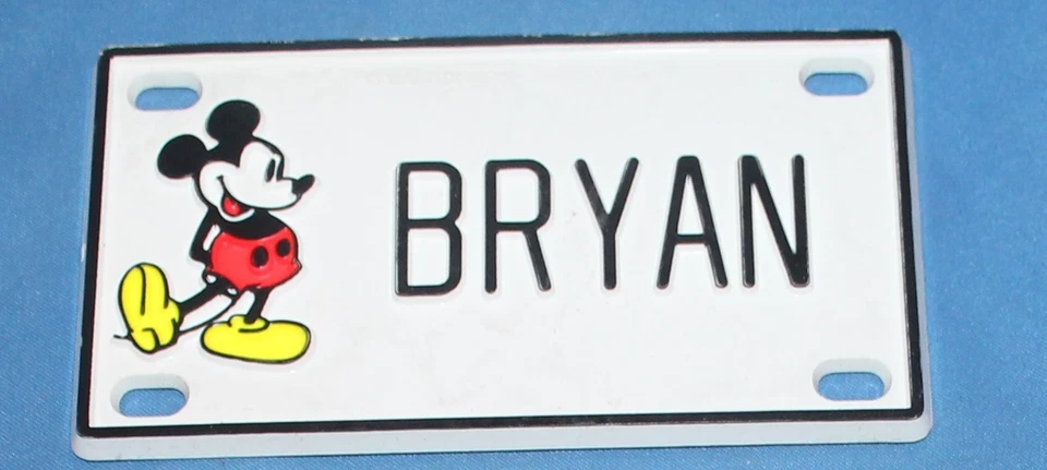 VINTAGE Walt Disney Prod. Placa de matrícula con nombre de plástico Mickey Mouse Bryan  Foto 1 de 1