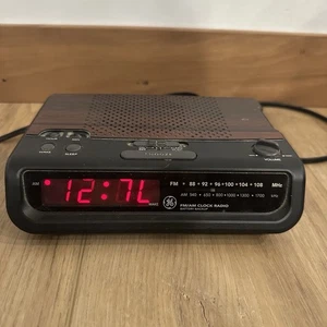 Vintage GE Digital Alarm Clock Radio AM FM Woodgrain Model 7-4613B Tested - Picture 1 of 8