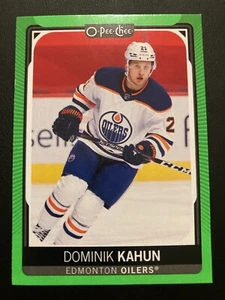 2021-22 O-Pee-Chee bordo verde fluo 390 Dominik Kahun ed/50 - Foto 1 di 2