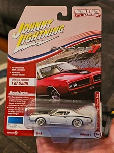 JOHNNY LIGHTNING MUSCLE CARS USA 1971 DODGE CHARGER SUPER BEE WHITE CHASE RARE - Picture 1 of 8