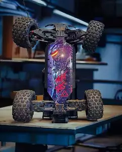 KRATON 8S EXB V1&V2 "HUNT THIS" chassis protector skin - Picture 1 of 7
