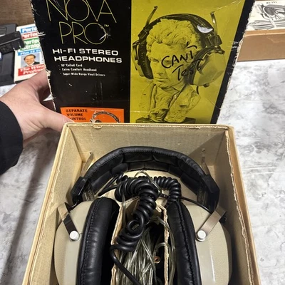 Auriculares estéreo NOVA Pro realistas de colección Foto 1 de 4