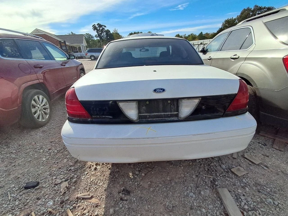 (LOCAL PICKUP ONLY) Trunk/Hatch/Tailgate Police Package Fits 98-11 CROWN VICTORI Foto 1 de 4