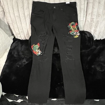 Pantalones de mezclilla elásticos para hombre jóvenes e imprudentes bordados pez dragón y koi talla 35” Foto 1 de 4
