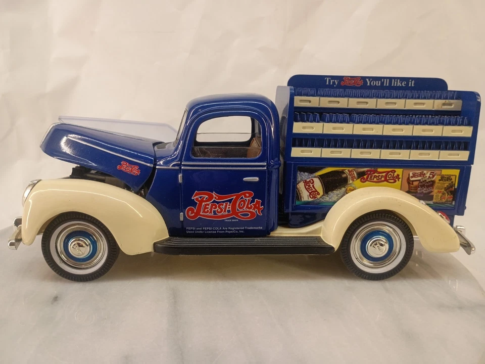 Banco de monedas camión de reparto Ford Pepsi Cola 1940 diecast rueda dorada vintage 1:32 Foto 1 de 4