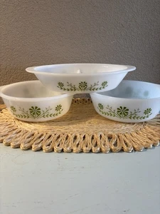3 Vintage Glas Backformen geteilt und zwei Schüsseln grünes Gänseblümchen - Bild 1 von 7