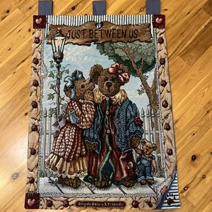 Vintage Boyd Bears and Friends Just Between Us Wandteppich Wandbehang 26" x 35" - Bild 1 von 4