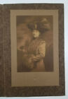 Photo antique femme portant chapeau avec plumes d'autruche Oliver Worcester MA