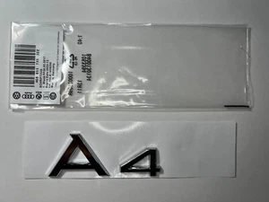 STEMMA TARGHETTA SCRITTA LOGO FREGIO BAULE POSTERIORE AUDI A4 CROMATO - Imagen 1 de 3