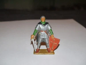 FIGURINE STARLUX MOYEN AGE CHEVALIER VERT ÉPÉE BASSE ET BOUCLIER ORANGE - Picture 1 of 3