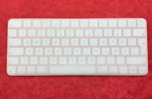 Apple Magic Keyboard Touch ID Silicon CPU German pink w usb-c cable - Picture 1 of 2