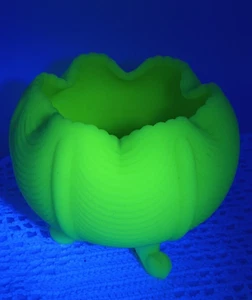 Fenton Green Custard Draped Design Glows UV Light Three Footed Round Bowl - Picture 1 of 8