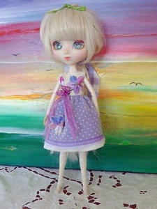 Pullip or Blythe Doll Dress - OOAK - Hand embroidered flowers on vintage linen - Picture 1 of 4