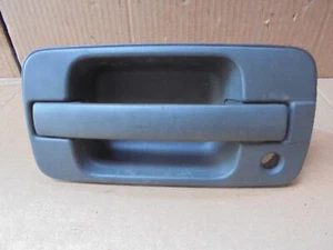 ISUZU TROOPER LWB 1997 5DOOR GREY PLASTIC NEARSIDE FRONT EXTERIOR DOOR HANDLE - Picture 1 of 4