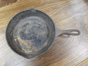 Antike Gusseisenpfanne 9 Zoll - Bild 1 von 4