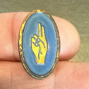 Vintage Girl Scouts Two-Finger Salute Enamel Pin Badge - Picture 1 of 2