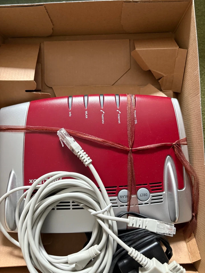 FRITZ!Box 7330 rot und silber Router gebraucht  - Bild 1 von 1
