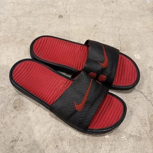 Nike Hombre Talla 9 Benassi Solarsoft Slides Negro Rojo 431884-011 - Imagen 1 de 9