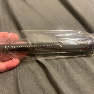 NYX PROFESSIONAL MAKEUP Pro Brush Face Makeup Brush, Choose Your Style, NIP - Picture 1 of 7