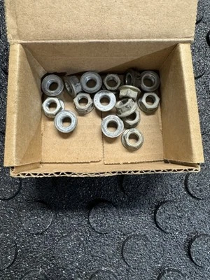 08 tuercas Polaris Outlaw 525s  Foto 1 de 2