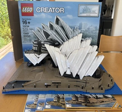 LEGO Creator Expert 10234 Sydney Opera House – Retired Set – Box Manual 100% - Image 1 of 4