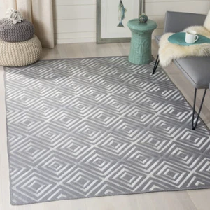 SAFAVIEH Kilim Collection KLM627A Handwoven Grey Rug - Picture 1 of 8