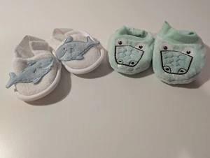 2 Pairs of Infant Slippers/Footies Shark and Alligator 0-9 Months - Picture 1 of 8