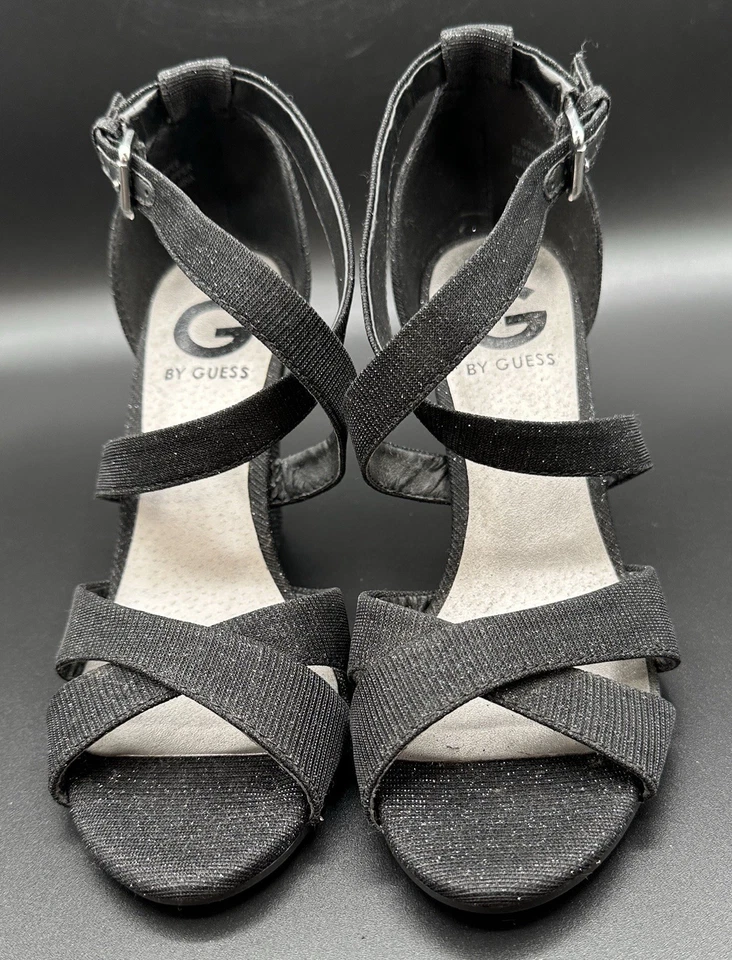 Sandalias G By Guess GG Harpee Negras Brillo Tirantes Formales Punta Abierta 7.5 Usadas en Excelente Condición Foto 1 de 4